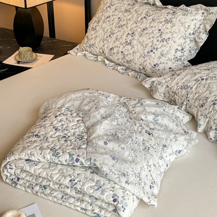 Новый комплект из трех предметов: кружевное покрывало во французском стиле.