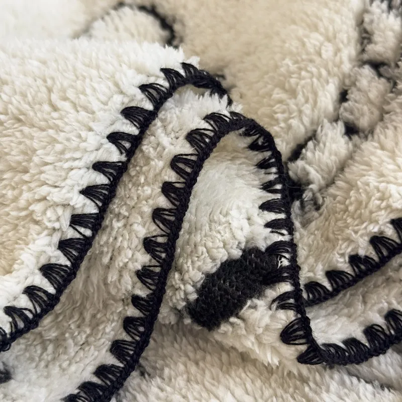 Термоодеяло с помпоном