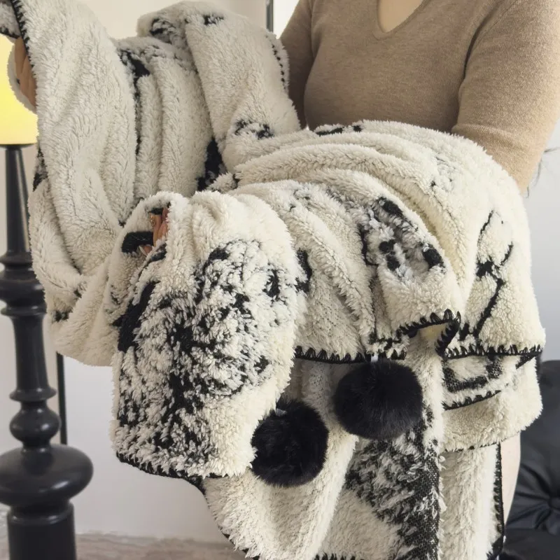 Термоодеяло с помпоном