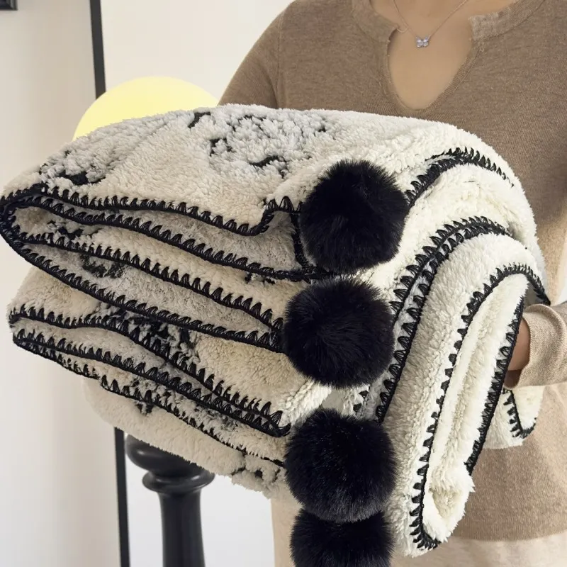 Термоодеяло с помпоном