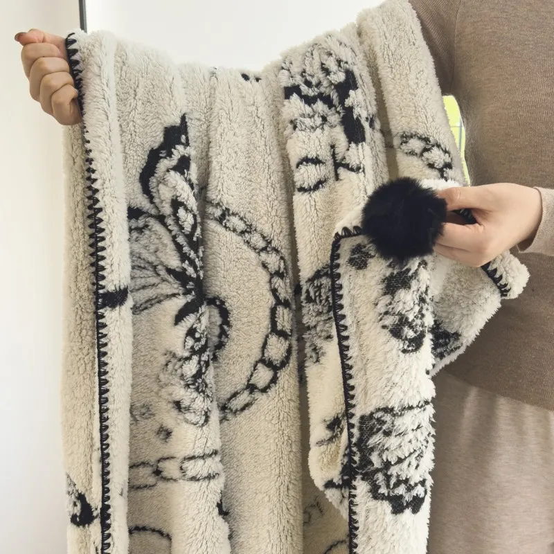 Термоодеяло с помпоном
