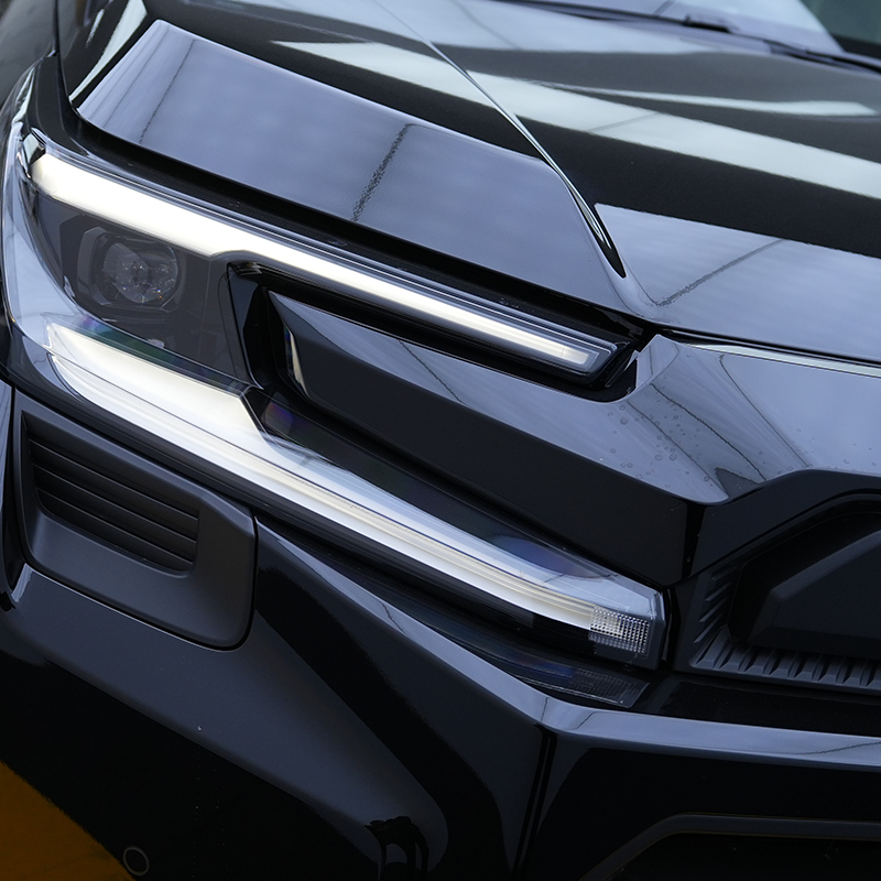 Белая Тойота RAV4