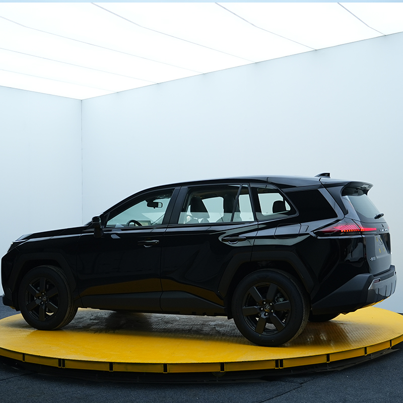Белая Тойота RAV4