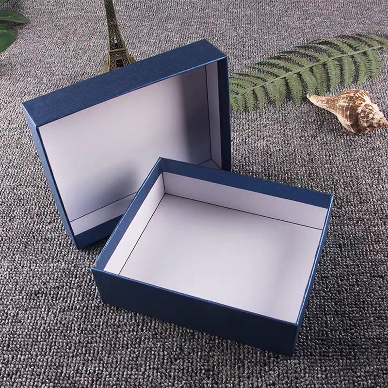 Подарочная коробка типа «крышка-дно»