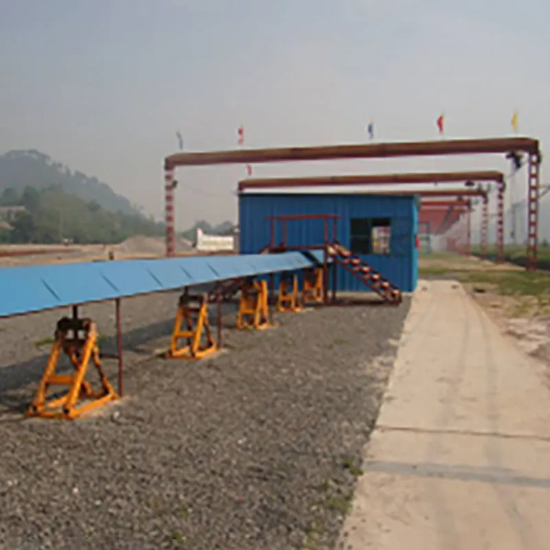 Роликовый конвейер для подачи рельсов