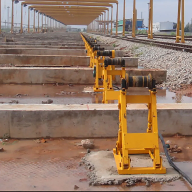 Роликовый конвейер для подачи рельсов