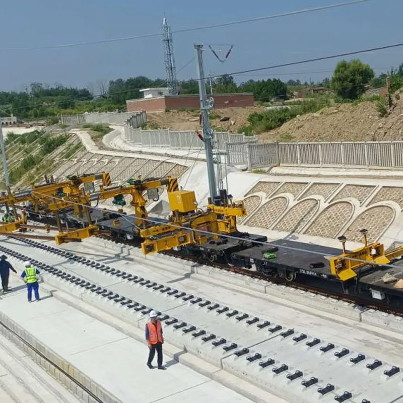 Укладочная машина для длинных рельсов на основной и соседней путях для бесстыкового пути