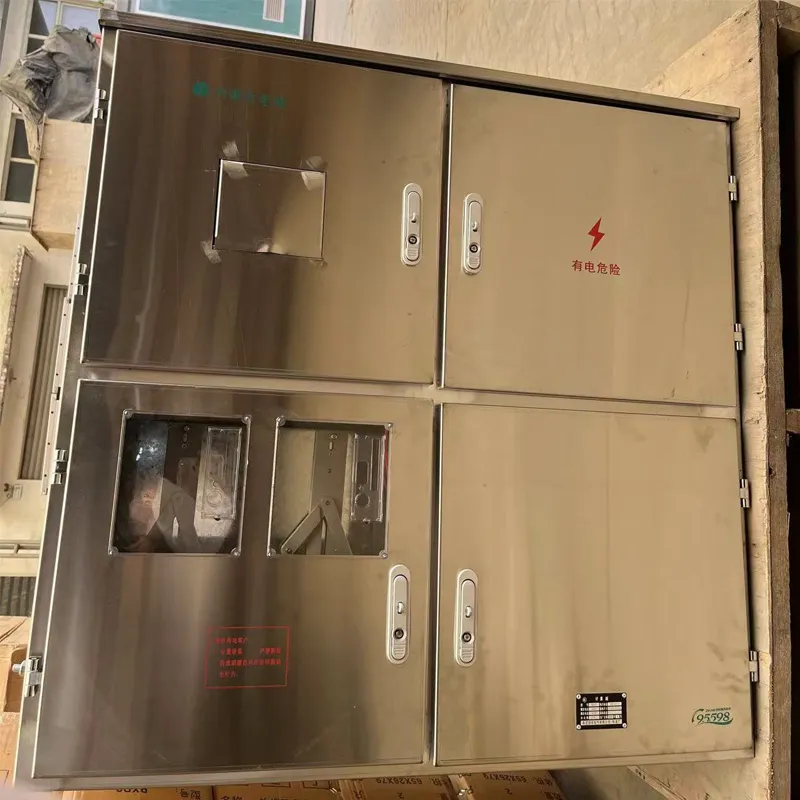 Металлическая шкаф для учета электроэнергии для двух трехфазных электросчетчиков