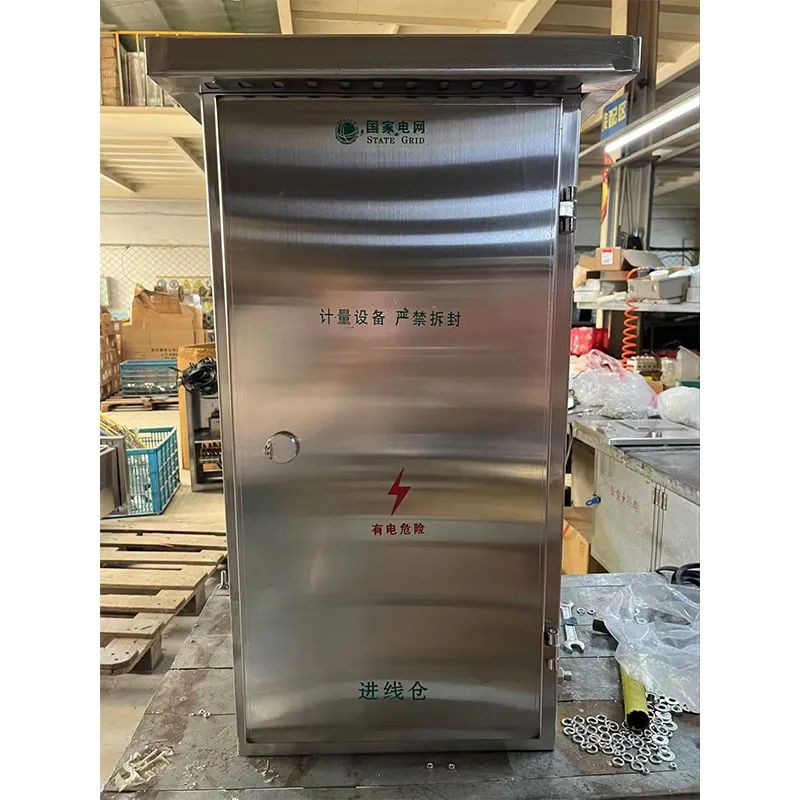 Металлическая шкаф для учета электроэнергии для одного трехфазного электросчетчика