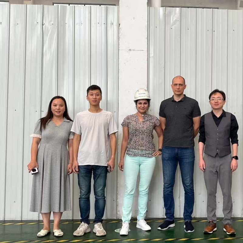 Команда российского клиента посетила ООО Шанхай Наньчжэ Индастриал! Выездная инспекция способствовала согласованию спроса и позволила заключить предварительное соглашение о пробном заказе.