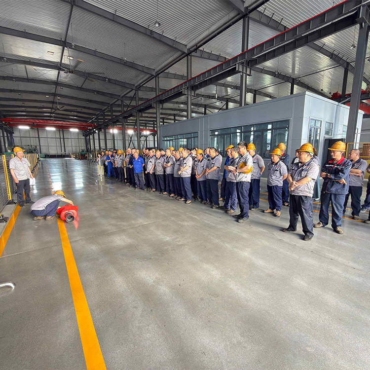Для повышения безопасности на заводе компания Henan Zhengpeng Technology проводит учения по оказанию первой помощи при остановке сердца.