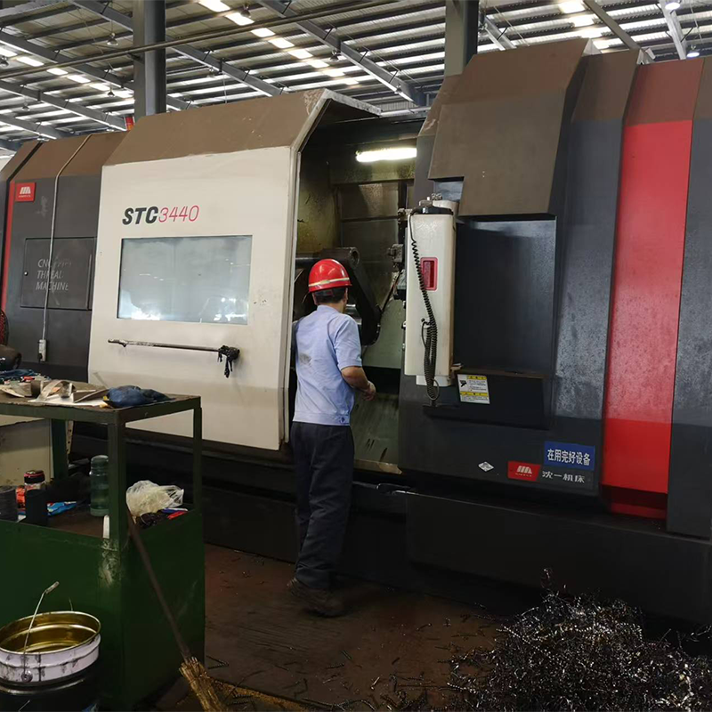 Токарный станок с ЧПУ для нарезания трубной резьбы STC3440