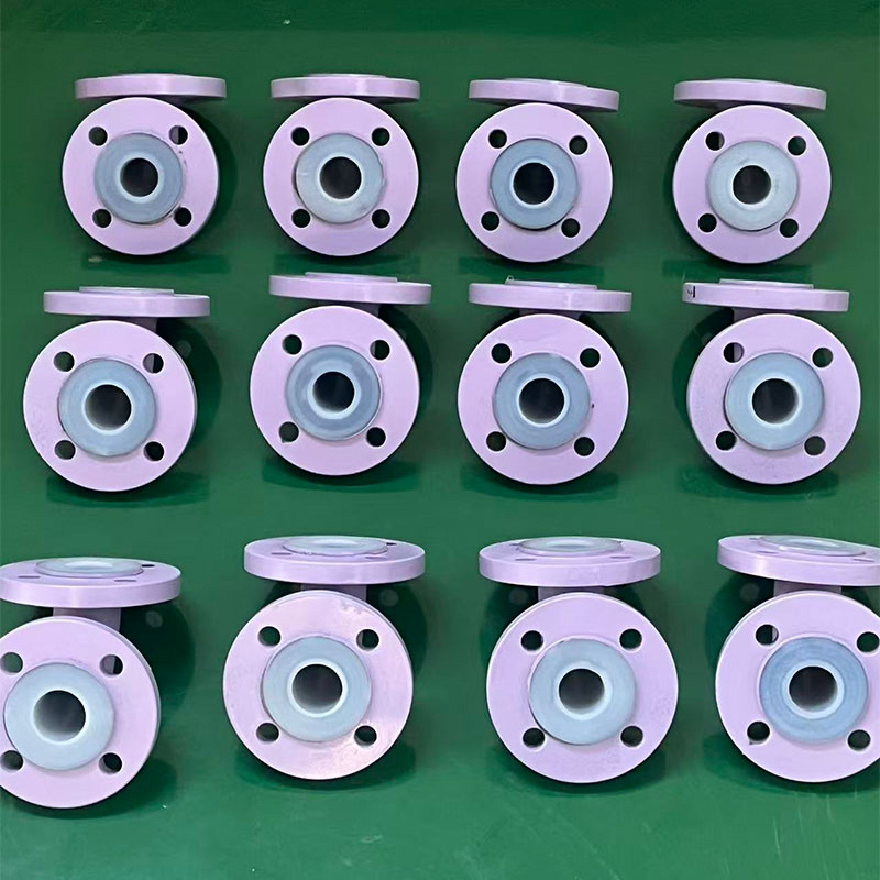 Стальной трубопровод с футеровкой из PTFE