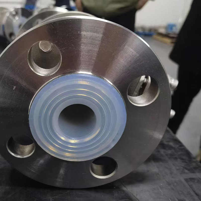 Стальной трубопровод с футеровкой из PTFE