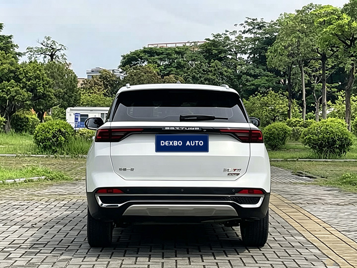 2023款奔腾T77-5
