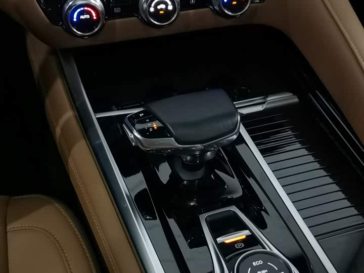 2023款长安CS95-12