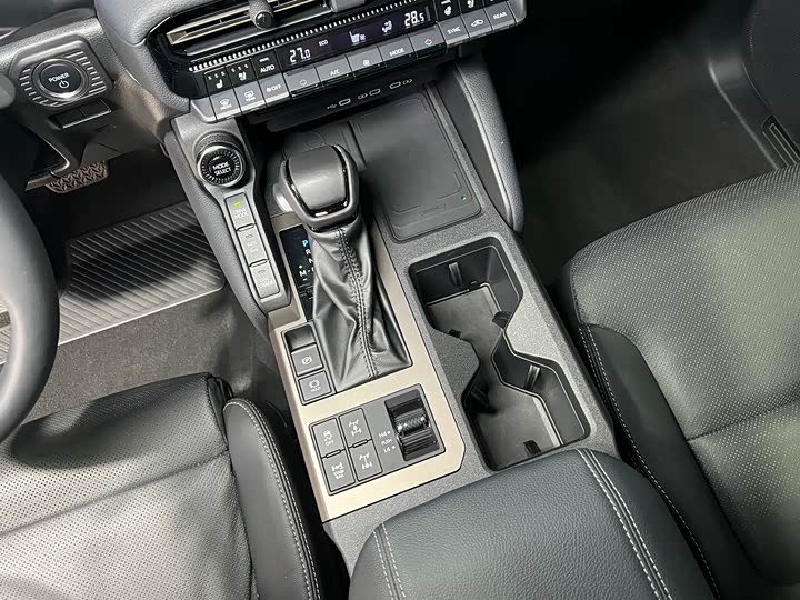 2024普拉多-9