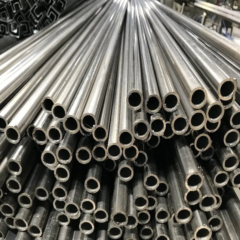 Нержавеющая круглая труба с зеркальной поверхностью