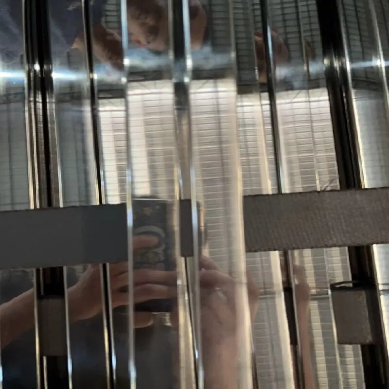 Нержавеющая прямоугольная труба с зеркальной поверхностью