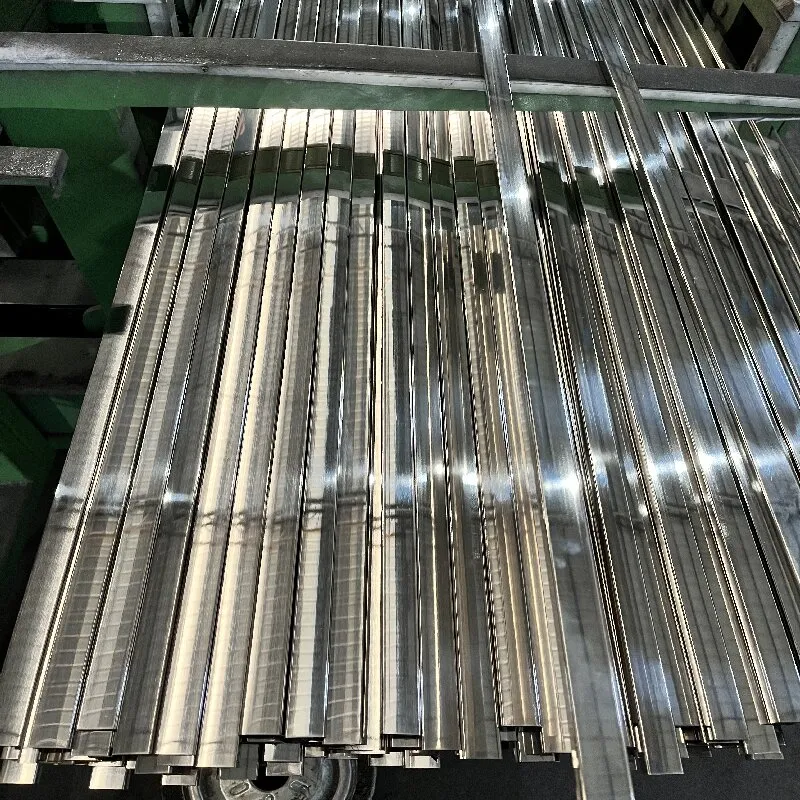 Нержавеющая прямоугольная труба с зеркальной поверхностью