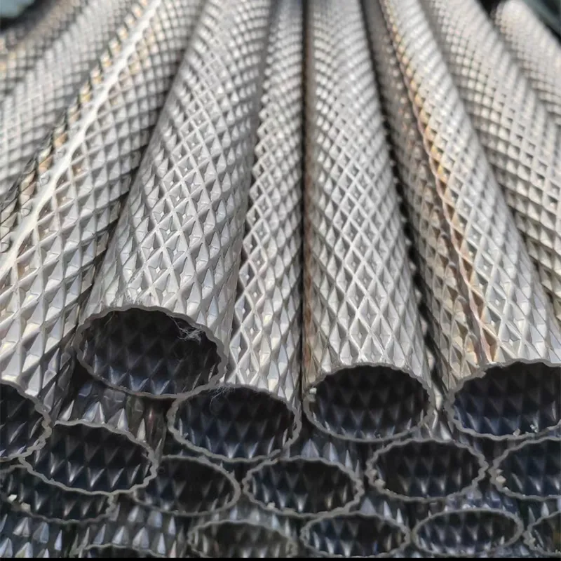 Нержавеющая труба с ромбовидным рисунком