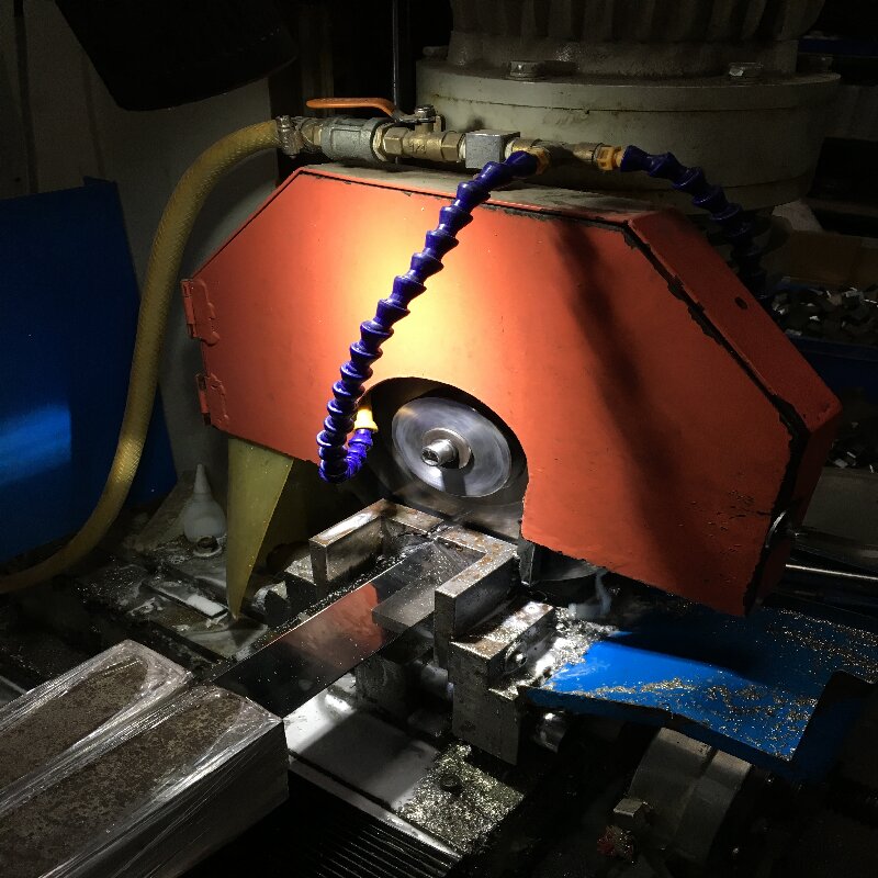 Технология резки сверхвысоким давлением водяной струи подходит для обработки различных промышленных листов из нержавеющей стали