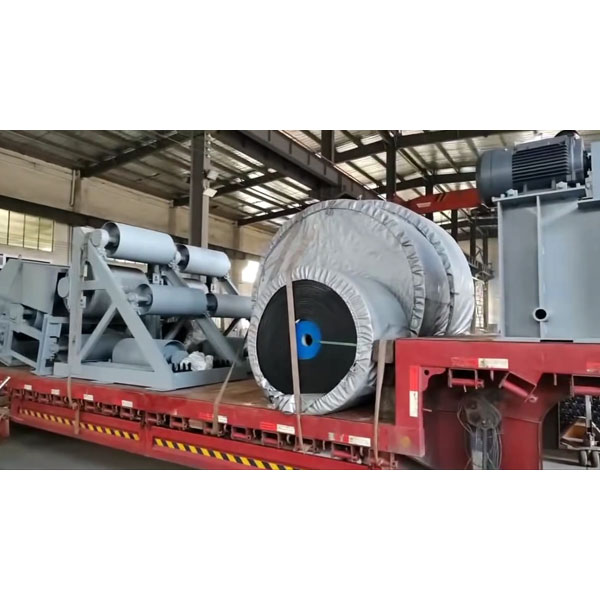 В настоящее время конвейеры для насыпных грузов отгружаются партиями, обслуживая широкий спектр отраслей, включая горнодобывающую промышленность, металлургию, химическую промышленность и зернопереработку.