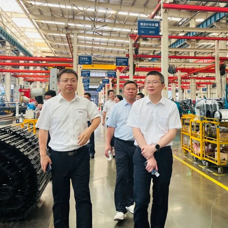 Углубляя сотрудничество и стремясь к общему развитию! Ли Ихуа, председатель Chinalco International, и Тан Жунхэ, председатель Чаншаского научно-исследовательского института цветных металлов, посетили компанию Sunward Intelligent Equipment.