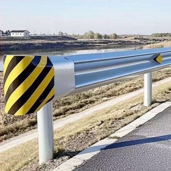 Дорожное волнообразное стальное ограждение
