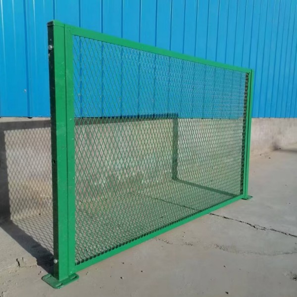 Защитная сетка для автомобильных и железных дорог