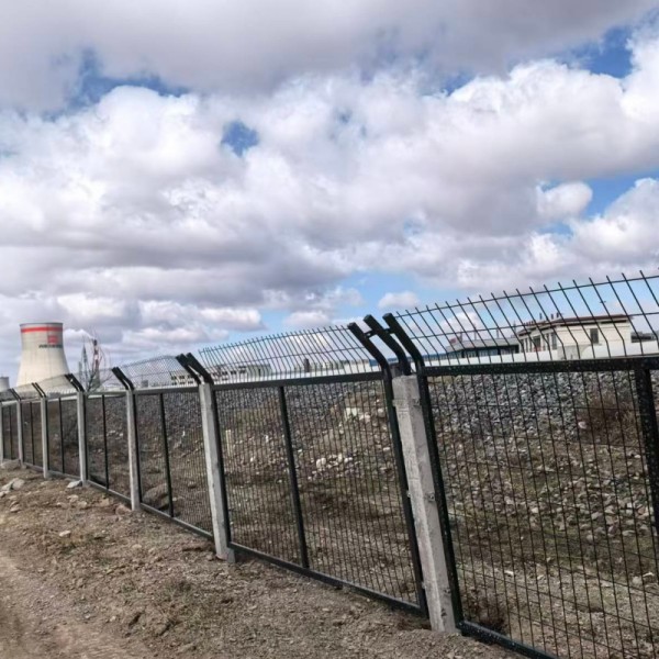 Защитная сетка для автомобильных и железных дорог