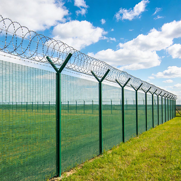 Колючая лента с ножевыми шипами