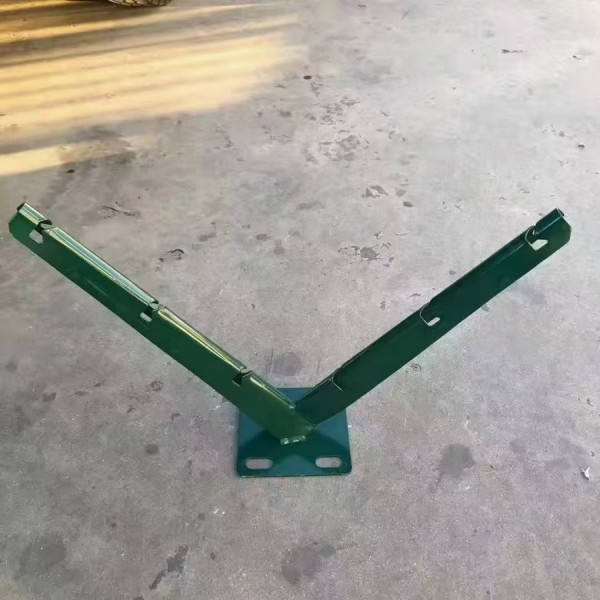 Опорные кронштейны для колючей проволоки