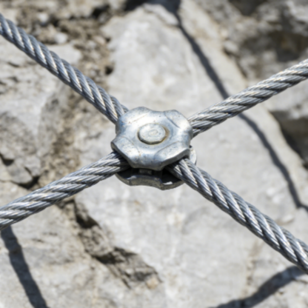 Сетка из стальных канатов для защиты откосов