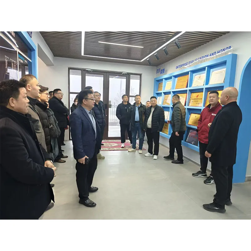 Межотраслевое сотрудничество и совместное использование ресурсов: стартовали мероприятия по обмену опытом на автозаправочной станции Yishanghui Life, первым пунктом назначения стала компания Taian Jinruit Doors and Windows