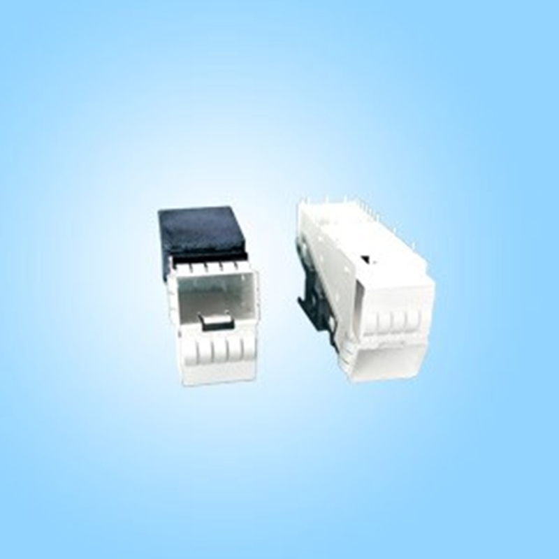 SFP28 Кейдж в сборе 1×1, с пайкой, наклонный под углом 18°, с радиатором, скорость 28 Гбит/с