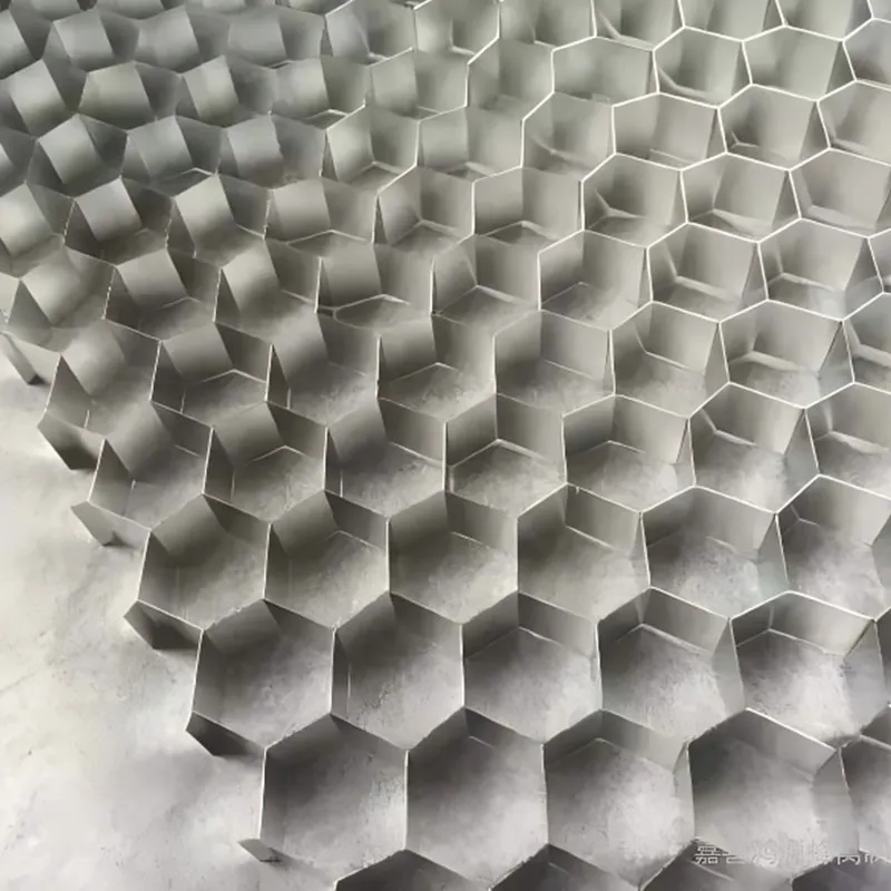 основные продукты включают полную серию SBS/APP-модифицированных рулонных материалов, самоклеящихся рулонных материалов, битумной черепицы, полимерных покрытий и других, с полным набором спецификаций, способных удовлетворить многосценарные потребности в гидроизоляции.