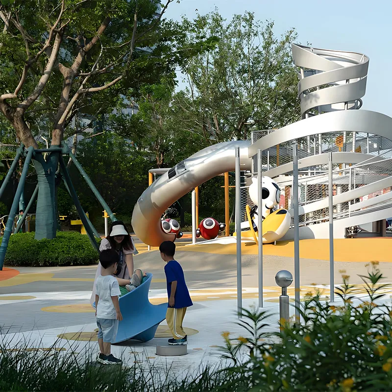 Неприводные игровые сооружения: полное руководство по стандартам безопасности и обслуживанию