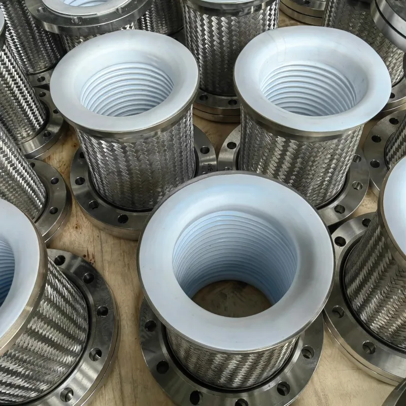 Металлические гибкие шланги с футеровкой из фторопласта