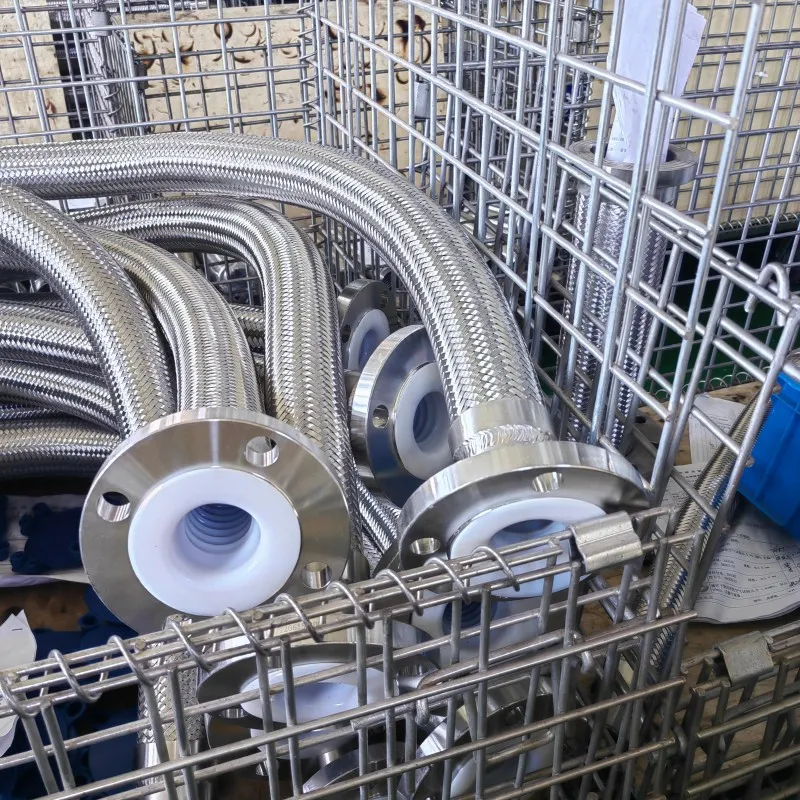 Металлические гибкие шланги с футеровкой из фторопласта