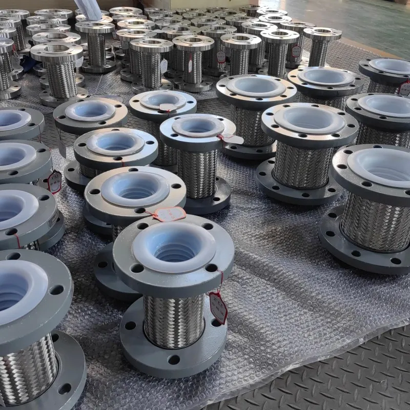 Металлические гибкие шланги с футеровкой из фторопласта