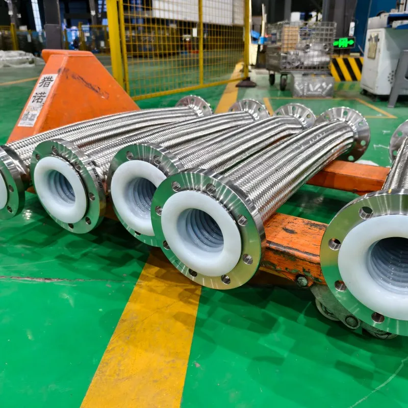 Металлические гибкие шланги с футеровкой из фторопласта