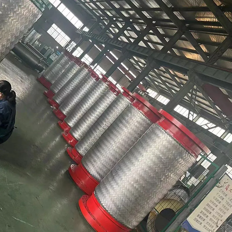 Металлические гибкие шланги со стальной оплеткой