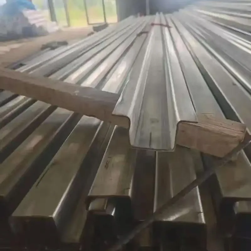 П-образный стальной профиль