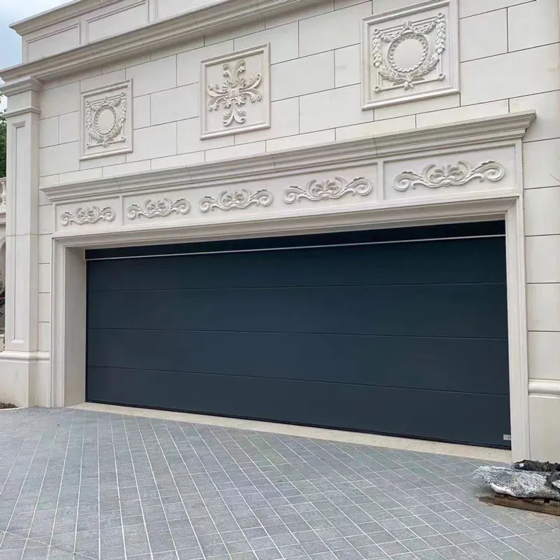 Гаражная дверь с гладкой панелью
