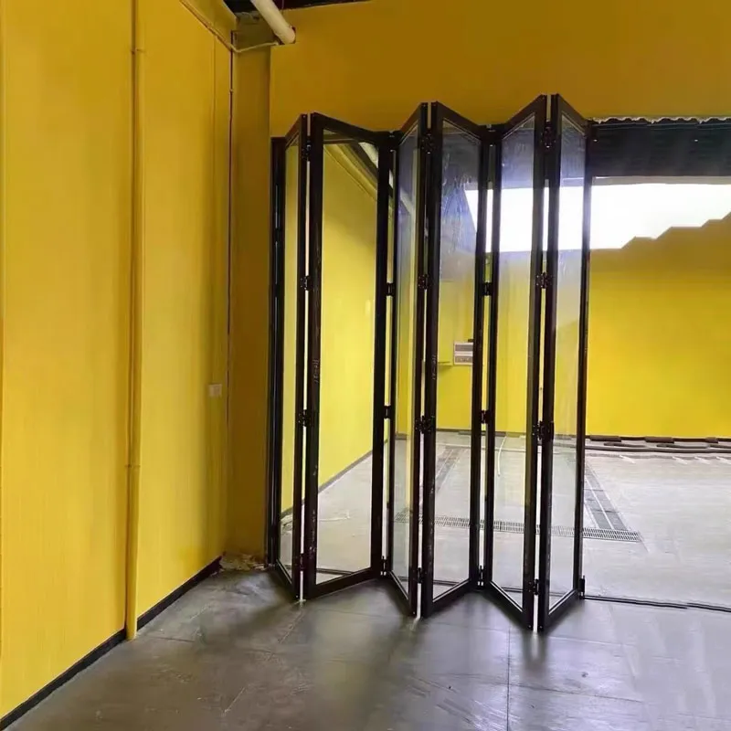 Стеклянные складные двери