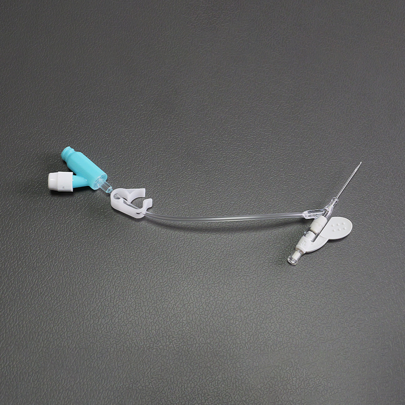 Одноразовый внутривенный катетер с наружной трубкой для инфузии, безыгольный с положительным давлением