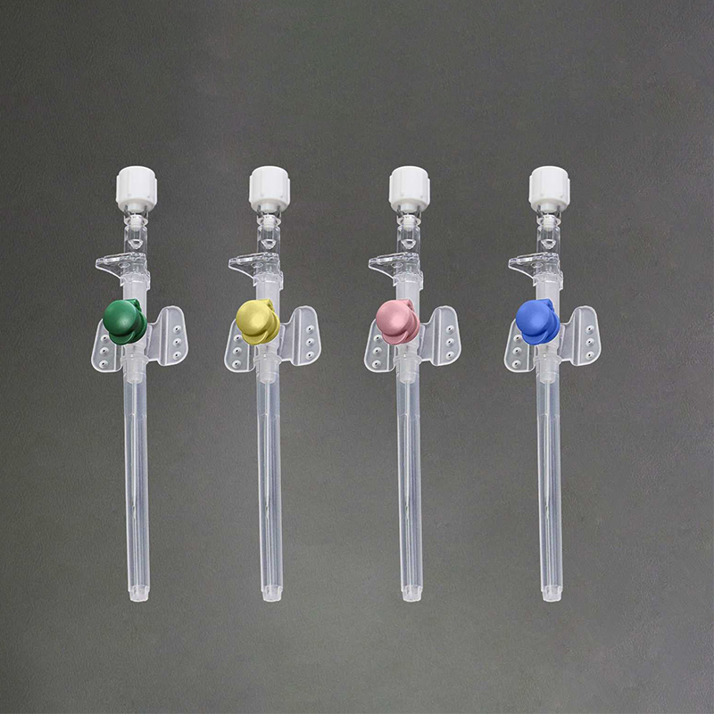 Одноразовый внутривенный катетер с дополнительным портом для введения лекарств