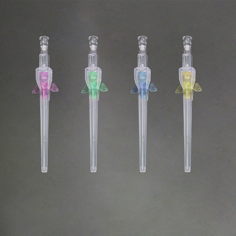 Одноразовый внутривенный катетер с крыловидными фиксаторами