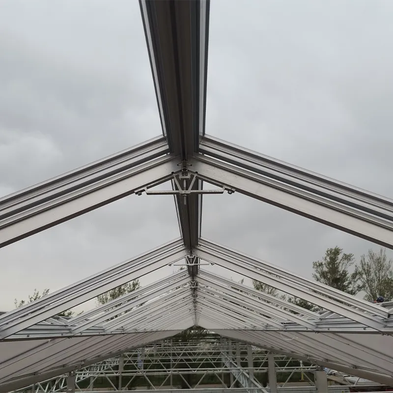 Индивидуальная теплица из 16-мм сотового поликарбоната